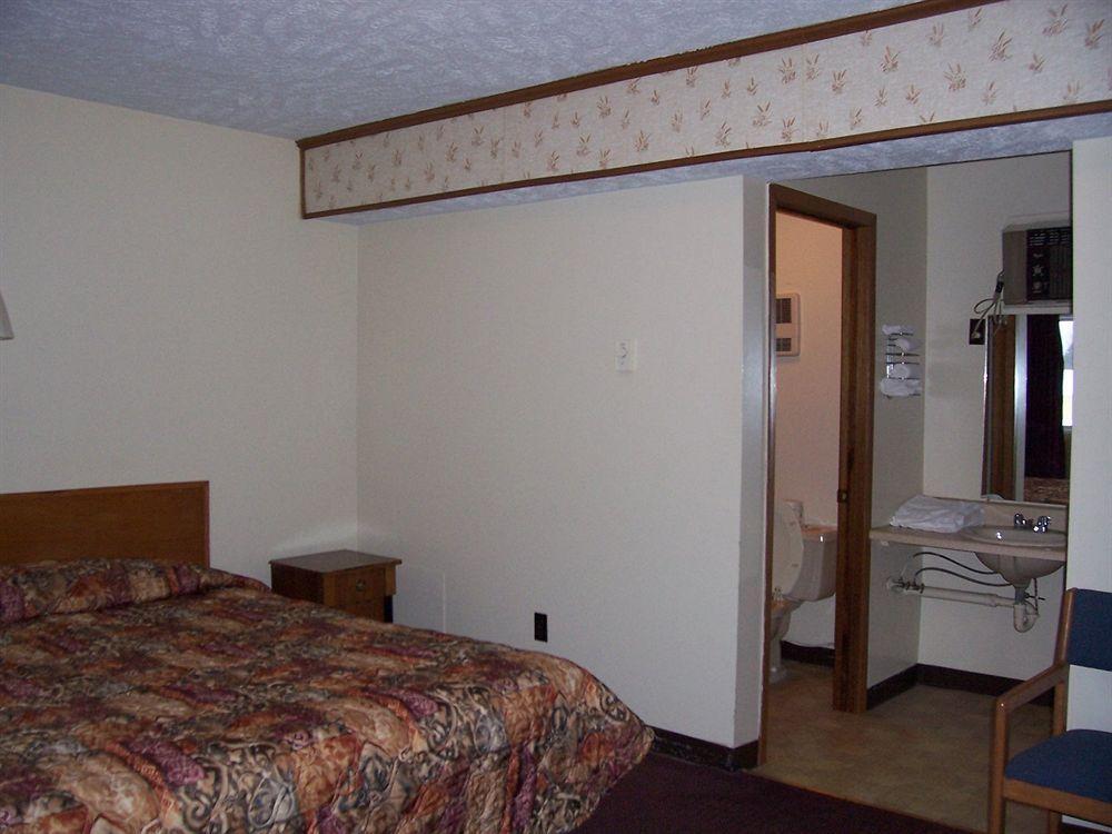 North Country American Inn Kalkaska Esterno foto