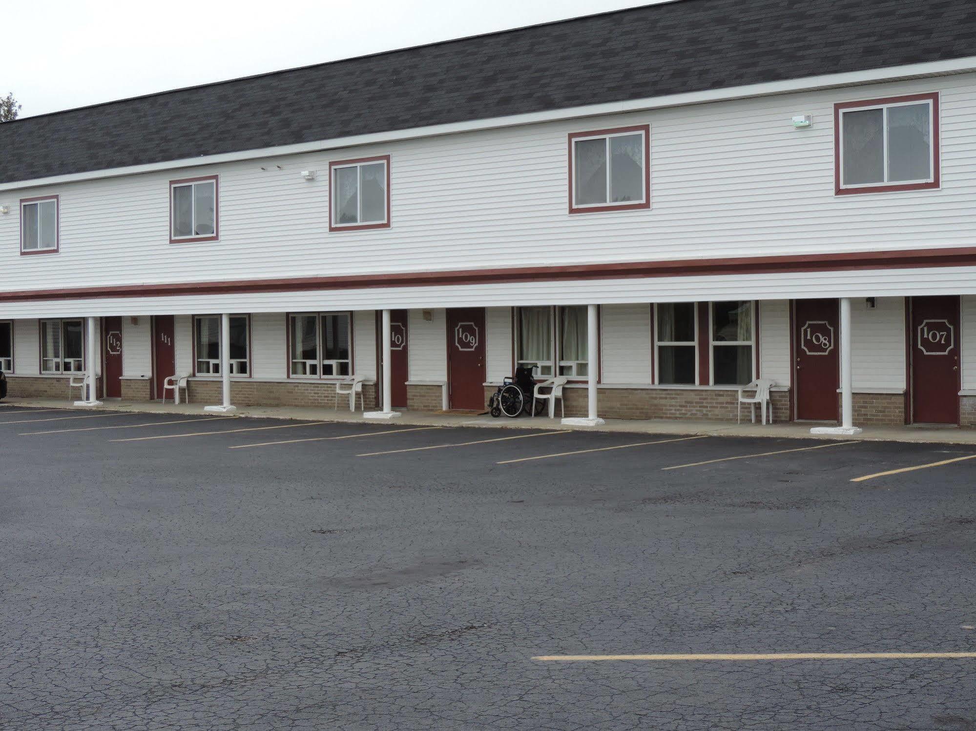 North Country American Inn Kalkaska Esterno foto